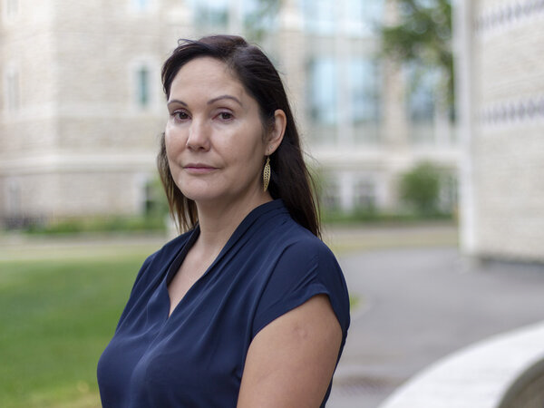 USask alumna Kathy Walker (BA’97, MA’10, MBA’15), a lecturer in the Department of Political Studies, is teaching POLS 222.3, one of the required courses to obtain the Certificate in Indigenous Governance and Politics. (Photo: Chris Putnam)