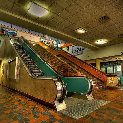 Escalator in Place Riel